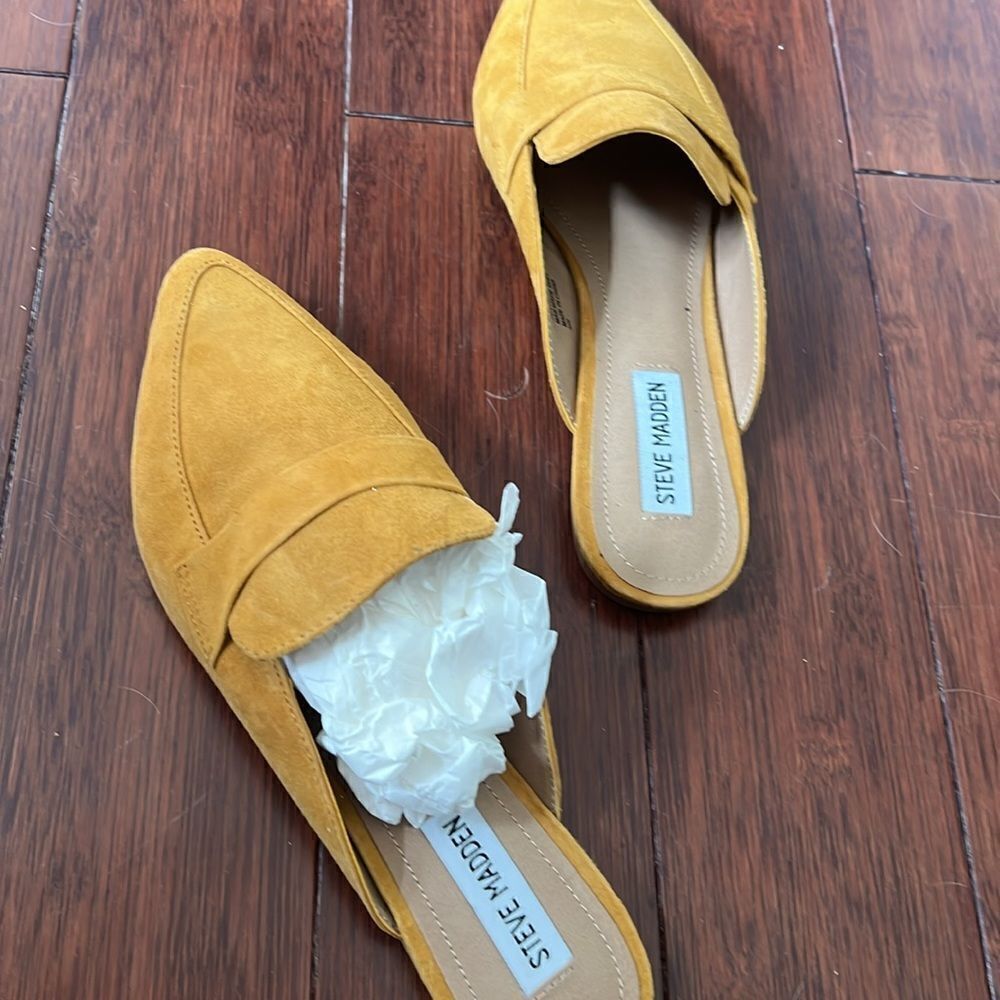 BRAND NEW - Steve Madden - Mule Flats - Size 8.5 Never Worn - Tan / Camel Suede - Picture 2 of 4